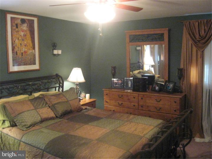 15071 London Road Philadelphia, PA 19116 - Photo 23 of 25 Master Bedroom