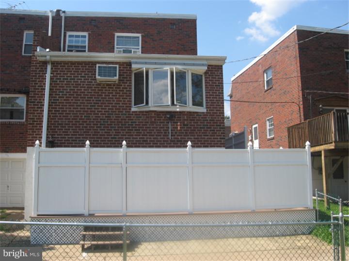 15071 London Road Philadelphia, PA 19116 - Photo 4 of 25 Exterior Back