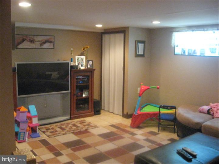 15071 London Road Philadelphia, PA 19116 - Photo 9 of 25 Basement