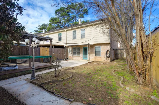 a view of a house with backyard and sitting area
