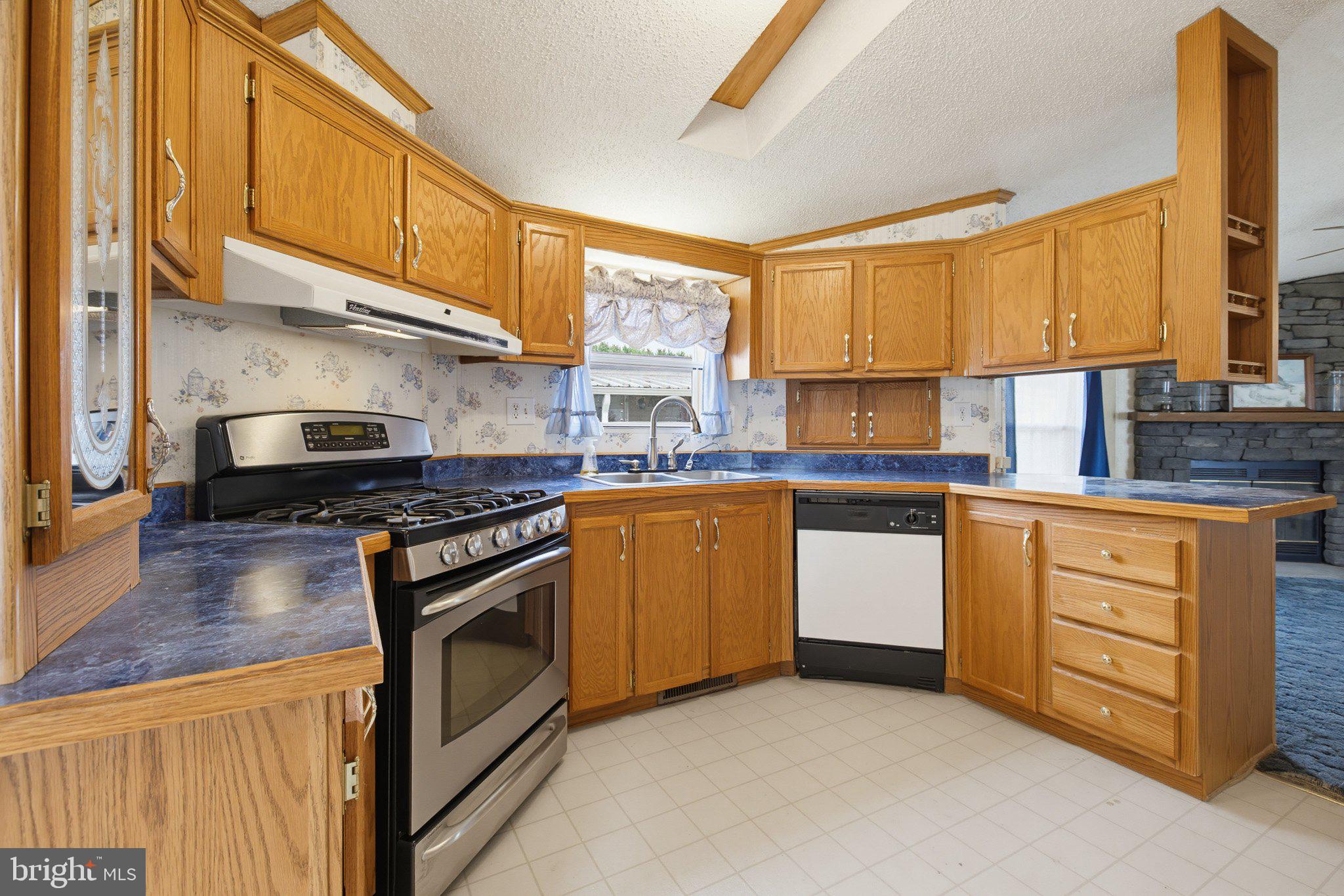 475 Wabash Road Ephrata, PA 17522 - Photo 14 of 33 Charming kitchen with oak cabinetry.