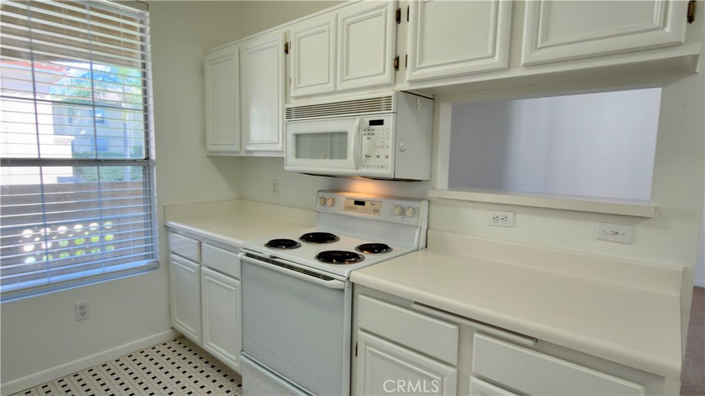 375 Central, Unit 124 Riverside, CA 92507 - Photo 6 of 33 Kitchen