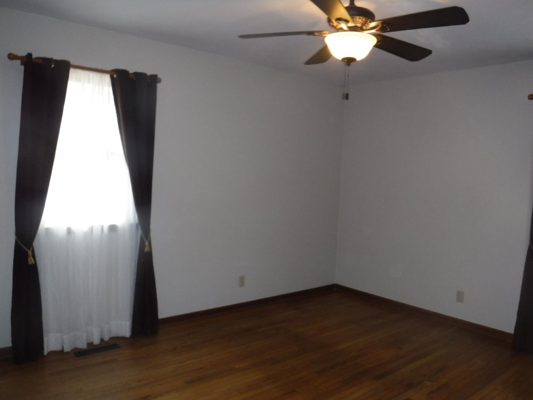 1869 North Ridge Drive Freeport, IL 61032 - Photo 11 of 30 Gallery Image 11