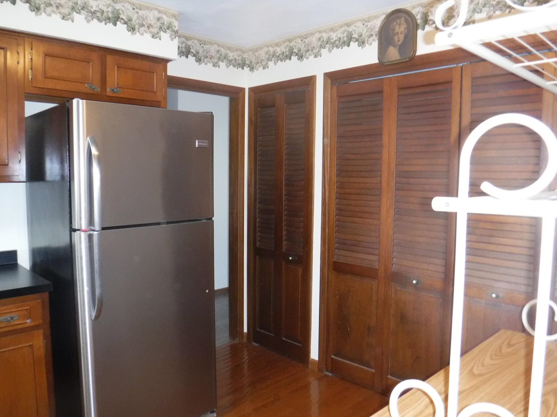 1869 North Ridge Drive Freeport, IL 61032 - Photo 16 of 30 Gallery Image 16