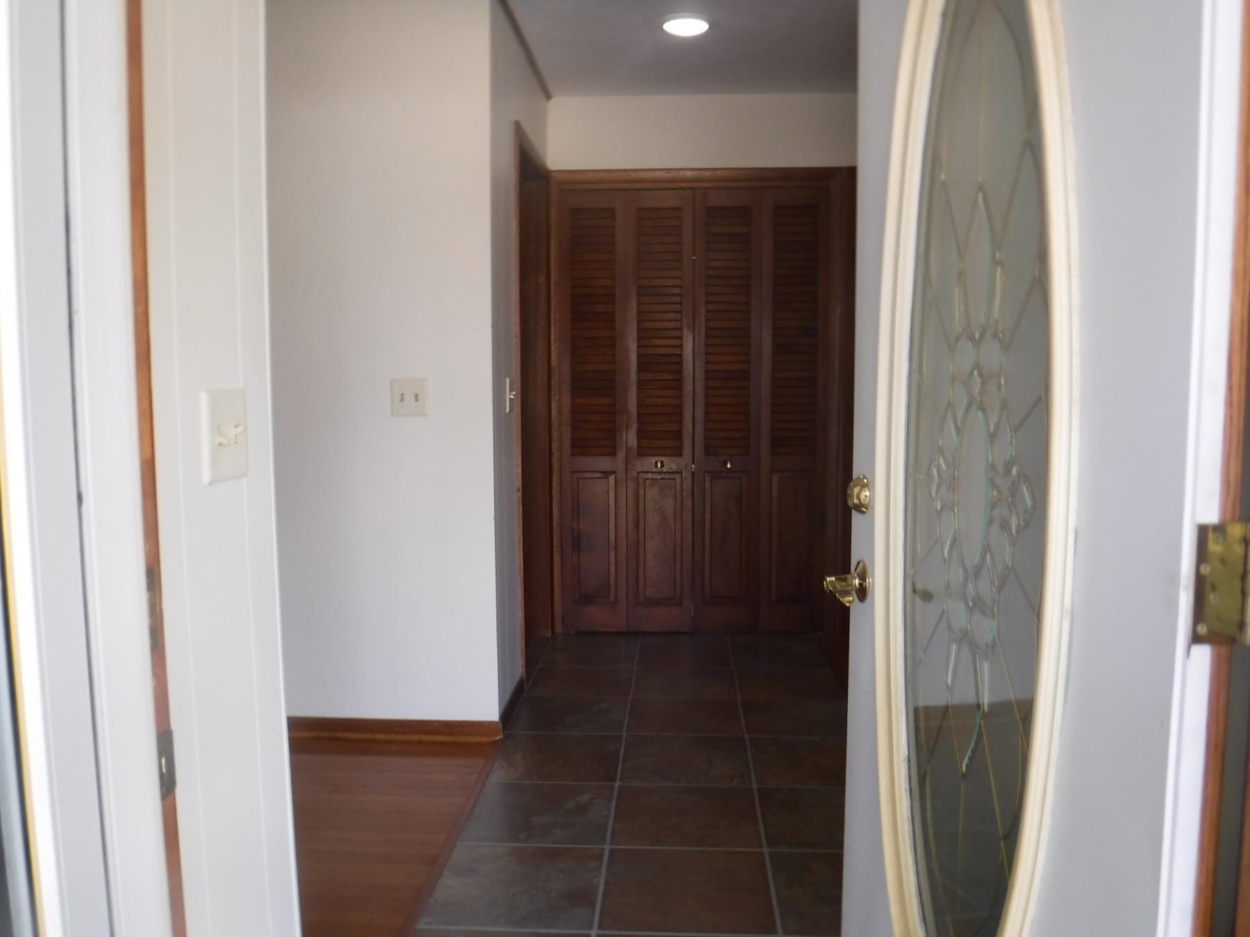 1869 North Ridge Drive Freeport, IL 61032 - Photo 3 of 30 Gallery Image 3