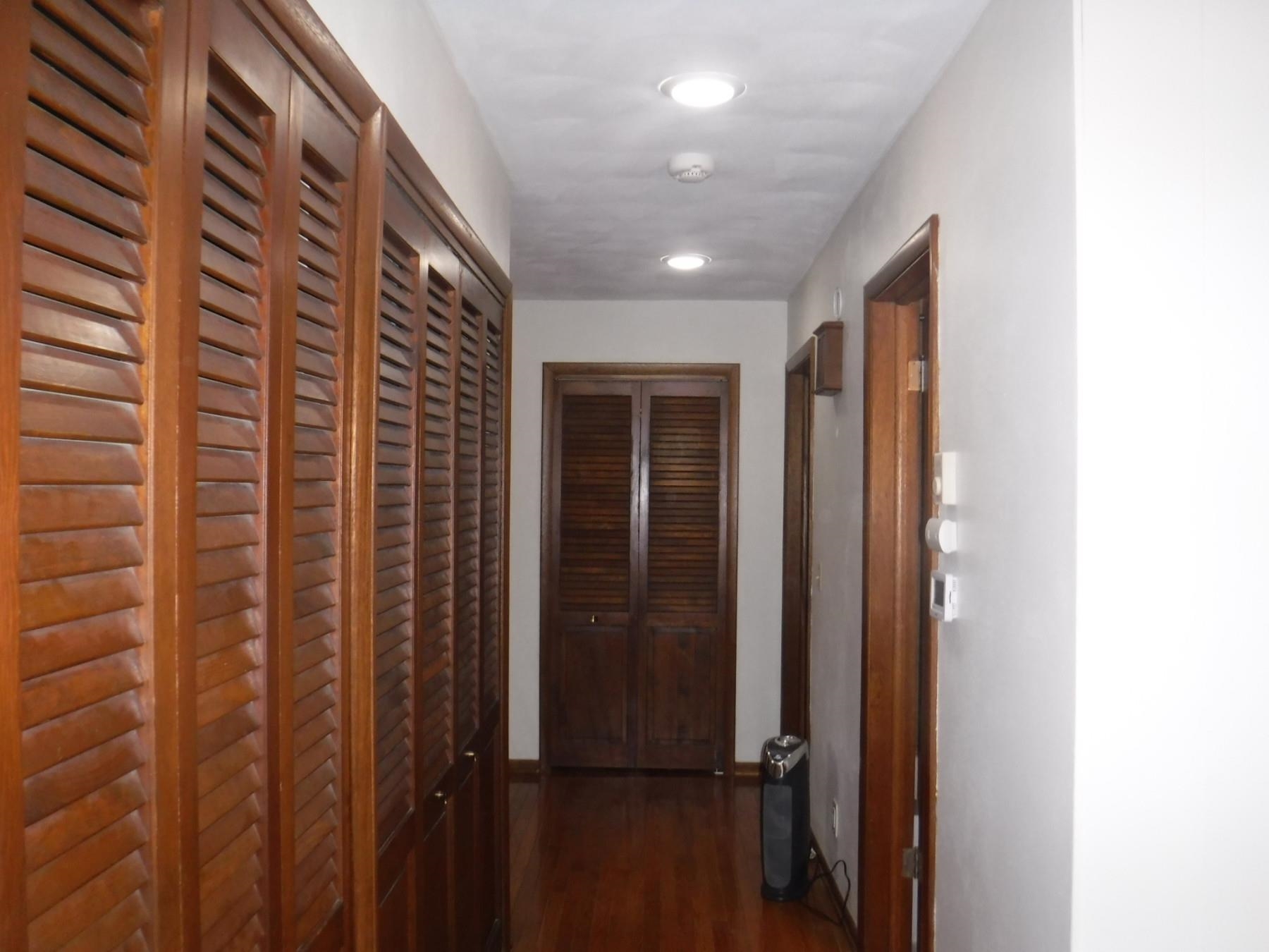 1869 North Ridge Drive Freeport, IL 61032 - Photo 6 of 30 Gallery Image 6