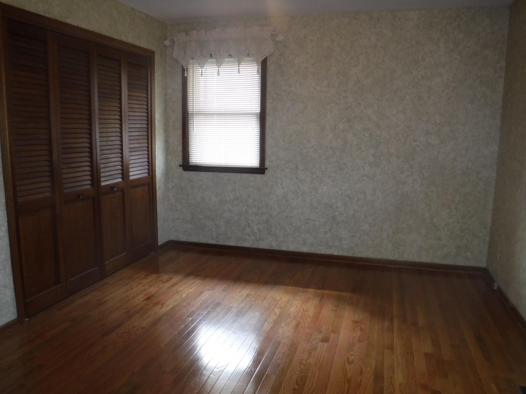1869 North Ridge Drive Freeport, IL 61032 - Photo 7 of 30 Gallery Image 7