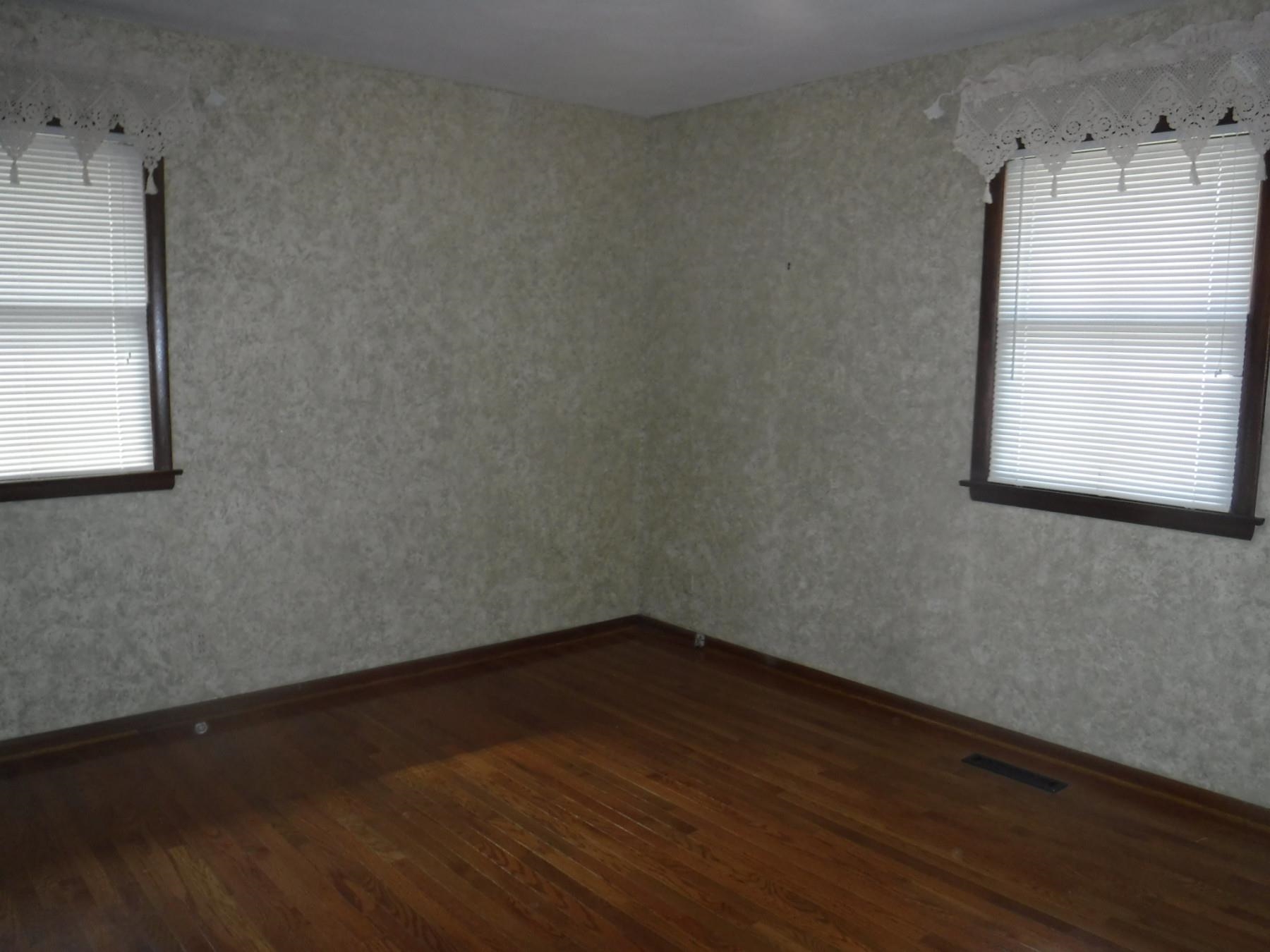 1869 North Ridge Drive Freeport, IL 61032 - Photo 8 of 30 Gallery Image 8