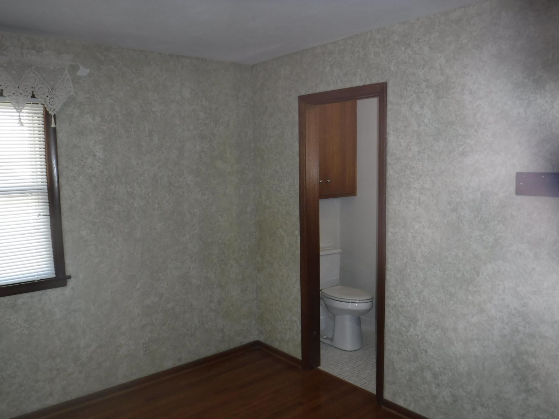 1869 North Ridge Drive Freeport, IL 61032 - Photo 9 of 30 Gallery Image 9