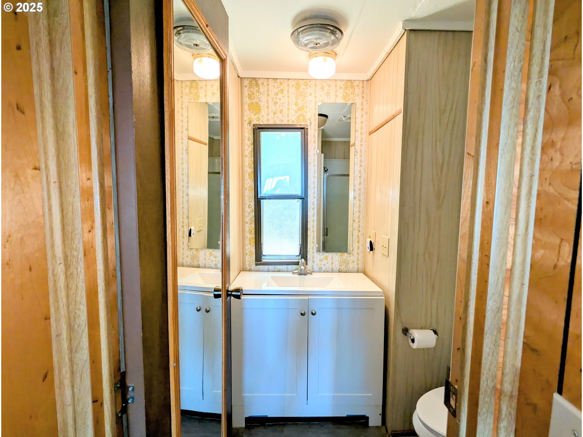23506 Carpenterville Road Brookings, OR 97415 - Photo 31 of 47 Bathroom, Attached