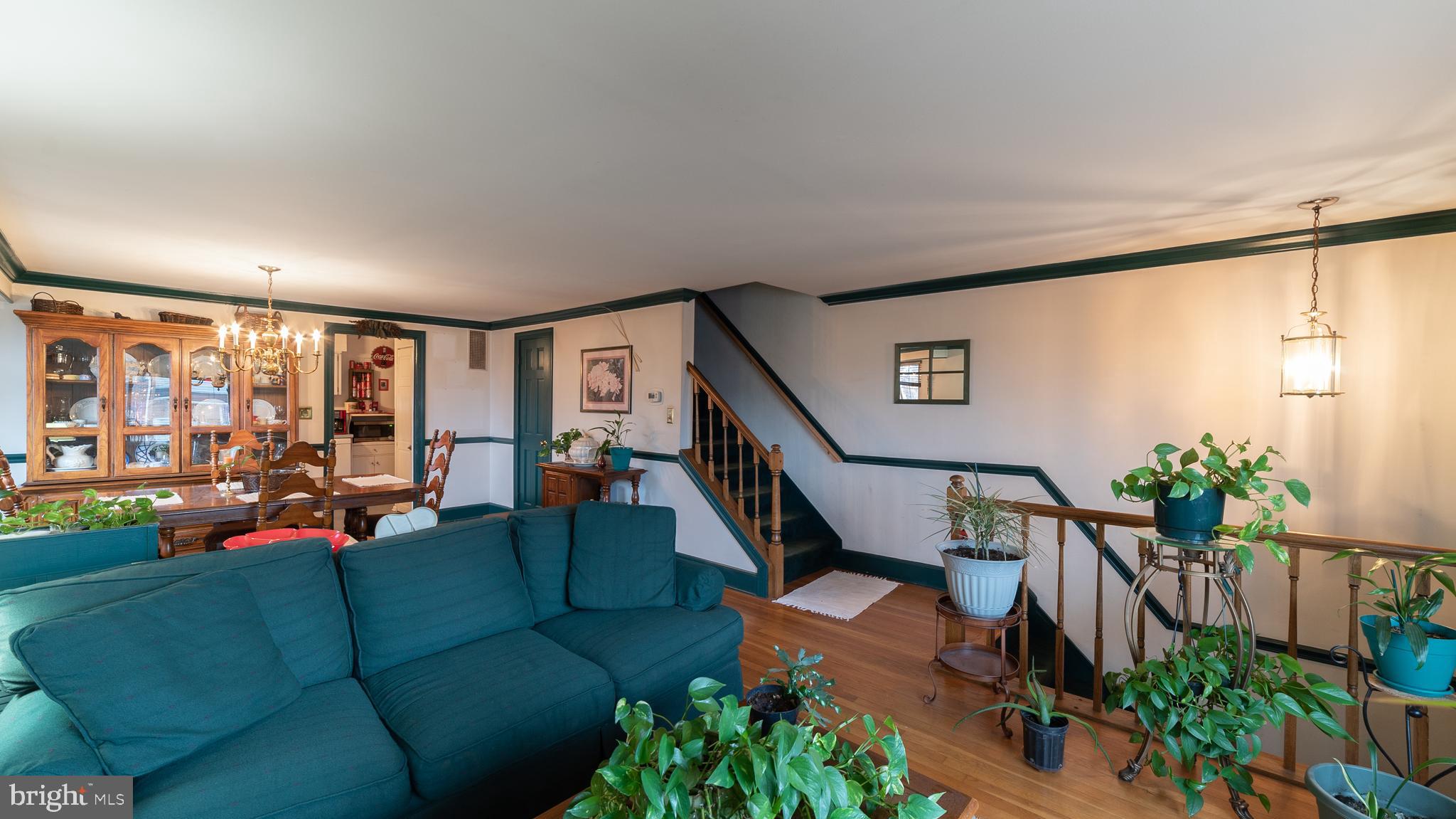 5654 Chelwynd Road Baltimore, MD 21227 - Photo 4 of 23