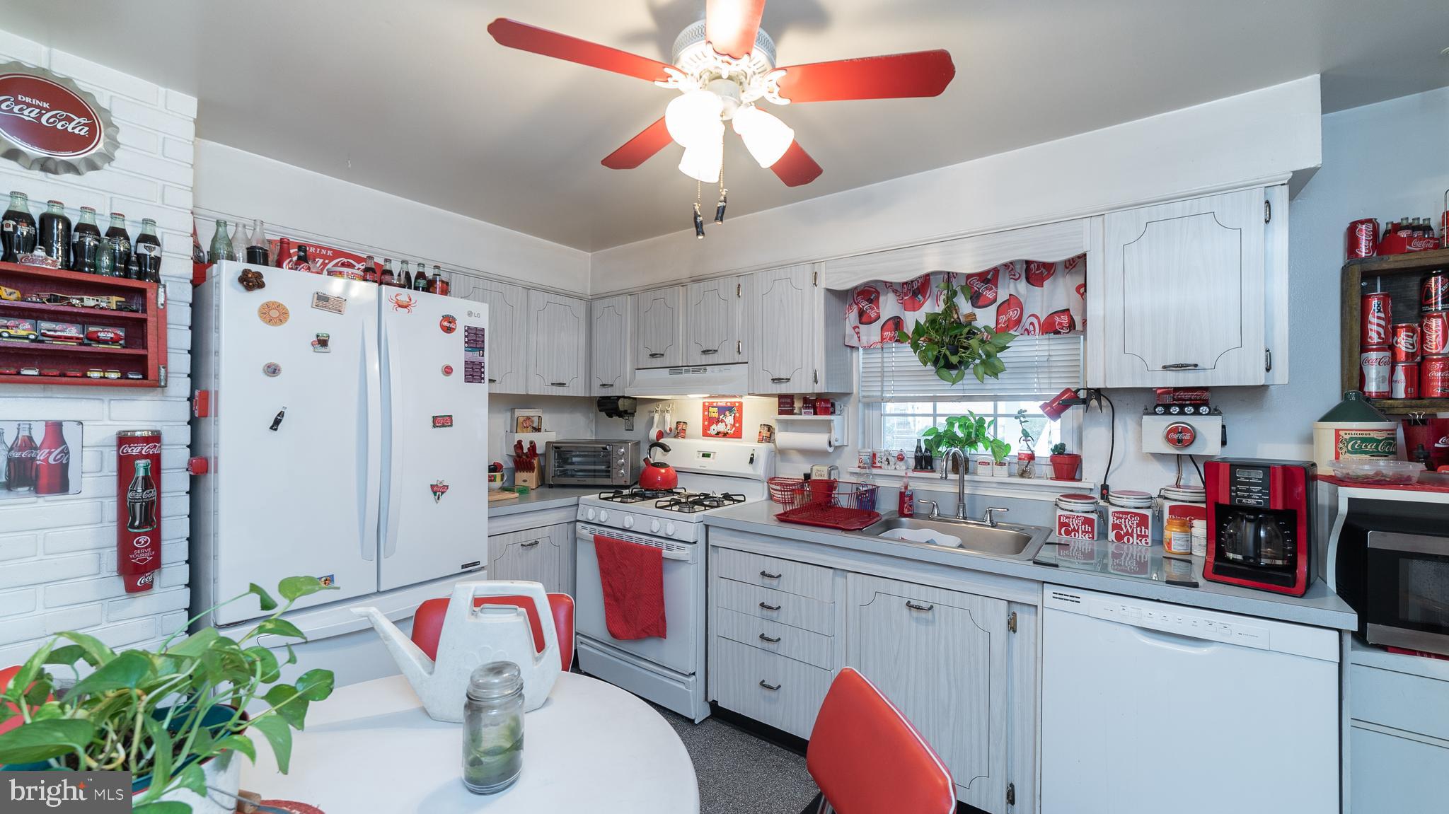 5654 Chelwynd Road Baltimore, MD 21227 - Photo 7 of 23