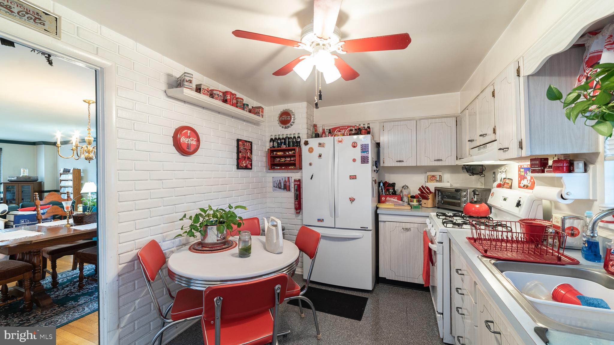5654 Chelwynd Road Baltimore, MD 21227 - Photo 8 of 23