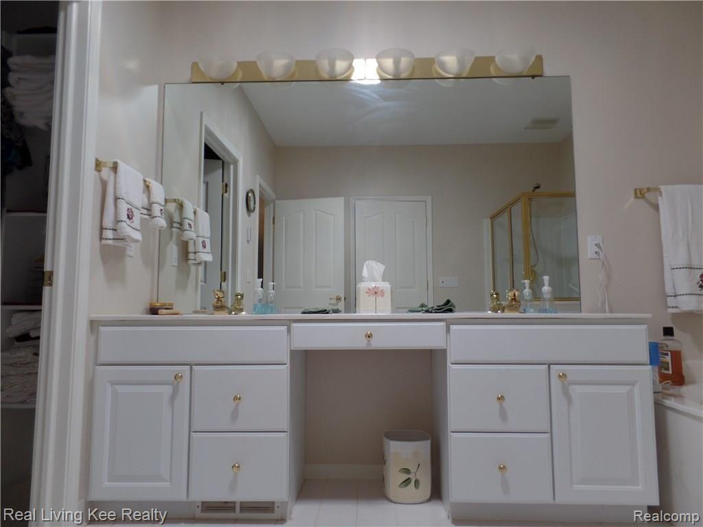 1910 Dunham Drive, Unit 11 Rochester, MI 48306 - Photo 32 of 58 SAM_1282.JPG
