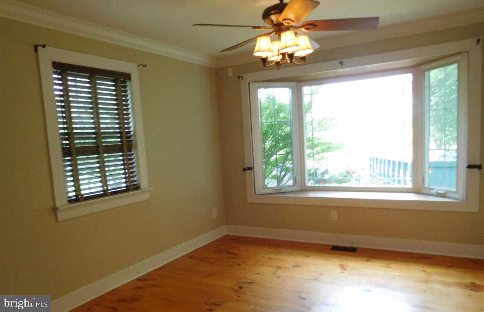 25513 Hill Road Greensboro, MD 21639 - Photo 2 of 13 Living Room