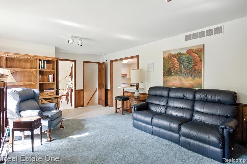 604 Longford Drive Rochester Hills, MI 48309 - Photo 11 of 39