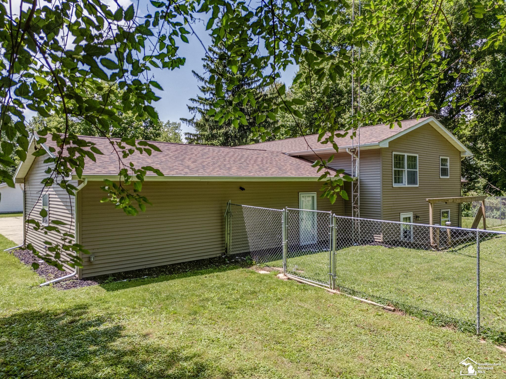 8870 Dixon Road Monroe, MI 48161 - Photo 11 of 45