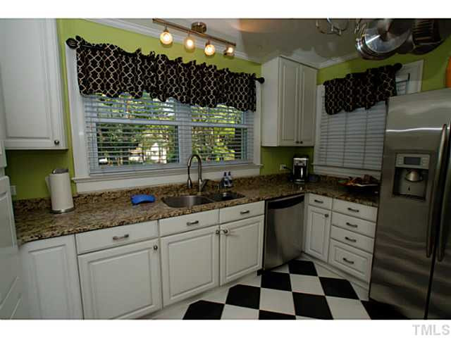903 Canterbury Road Raleigh, NC 27607 - Photo 4 of 22 Kitchen