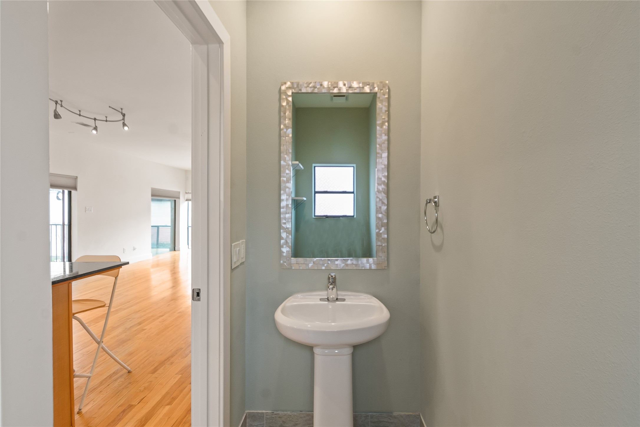 4501 Eigel Street, Unit A Houston, TX 77007 - Photo 15 of 38 Half bath is tucked away in the corner of the second floor.