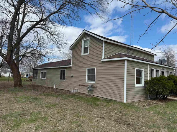 $129,900 | 106 North 2nd Street, Avoca, WI 53506