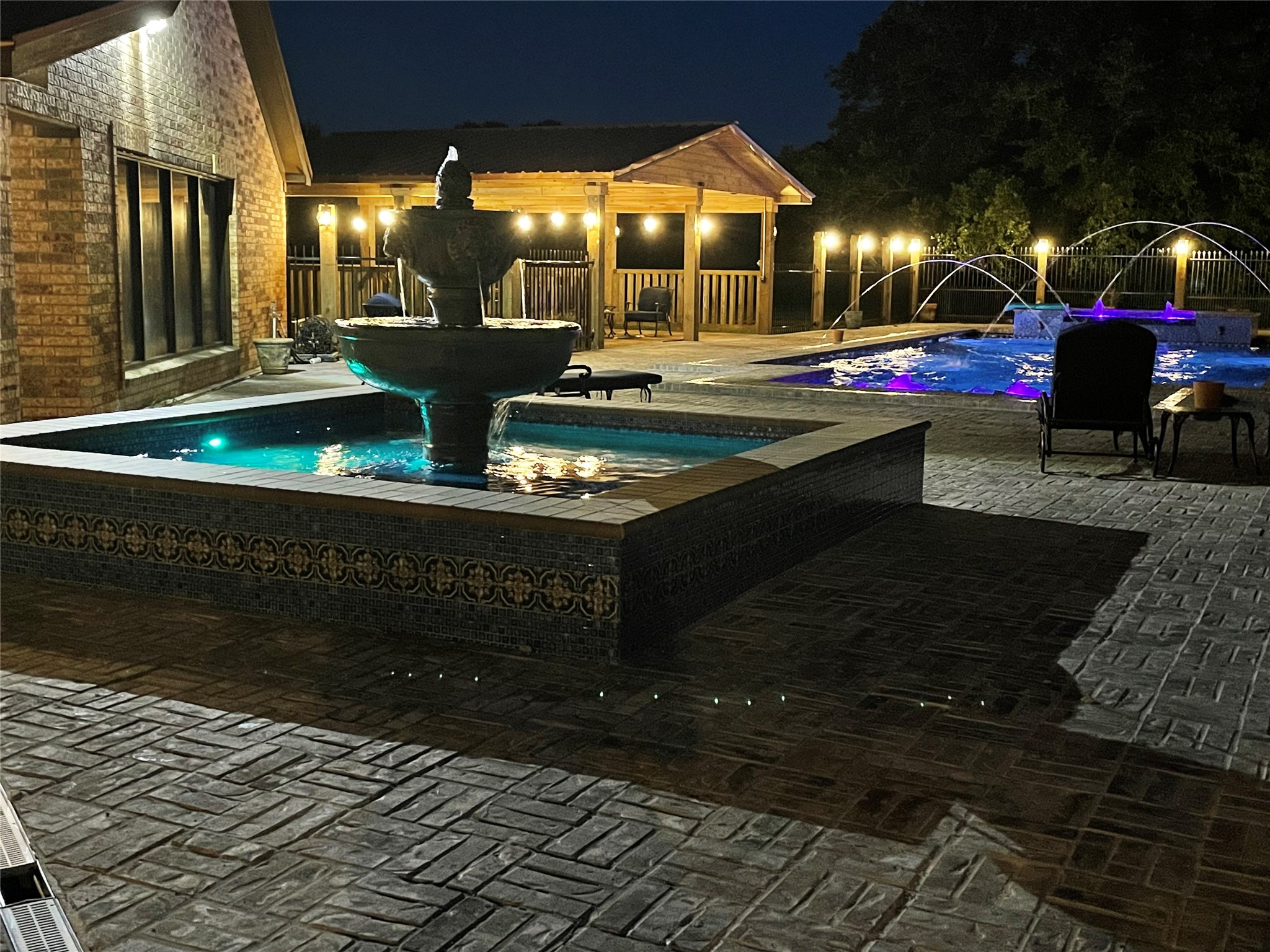 1226 County Road 45 Angleton, TX 77515 - Photo 11 of 44 a view of a fountain of the house