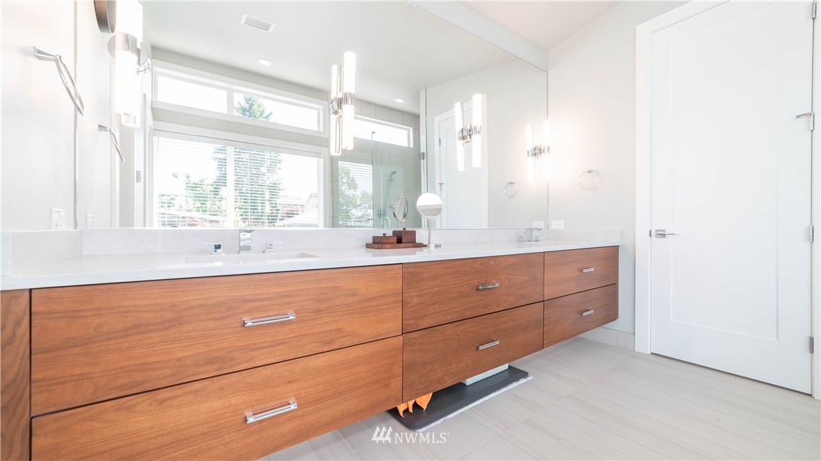 922 North 34th Street Renton, WA 98056 - Photo 11 of 24