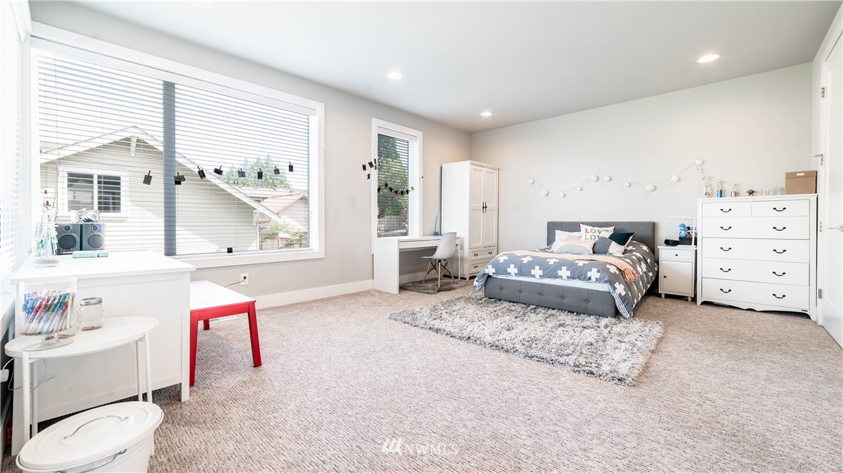 922 North 34th Street Renton, WA 98056 - Photo 12 of 24