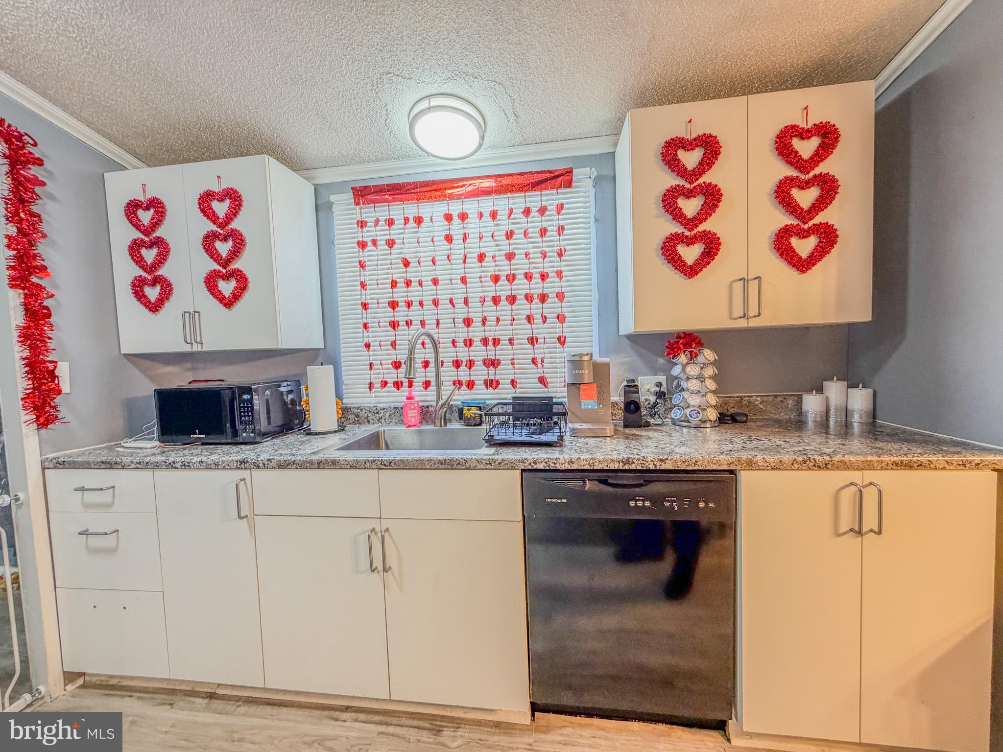 29 West Reybold Drive, Unit 29 Middletown, DE 19709 - Photo 4 of 11 a kitchen with granite countertop a sink and a stove