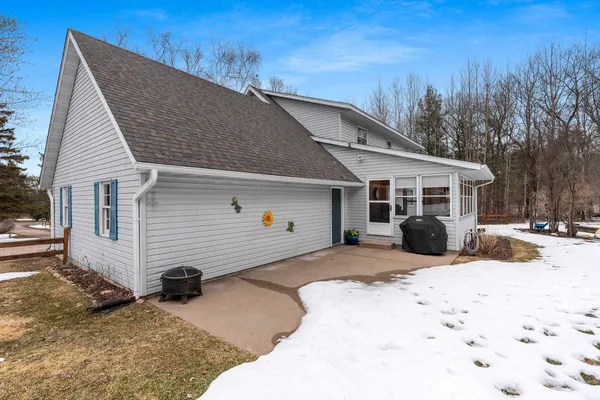 $399,900 | E1715 Lake Shore Drive, Iola, WI 54945