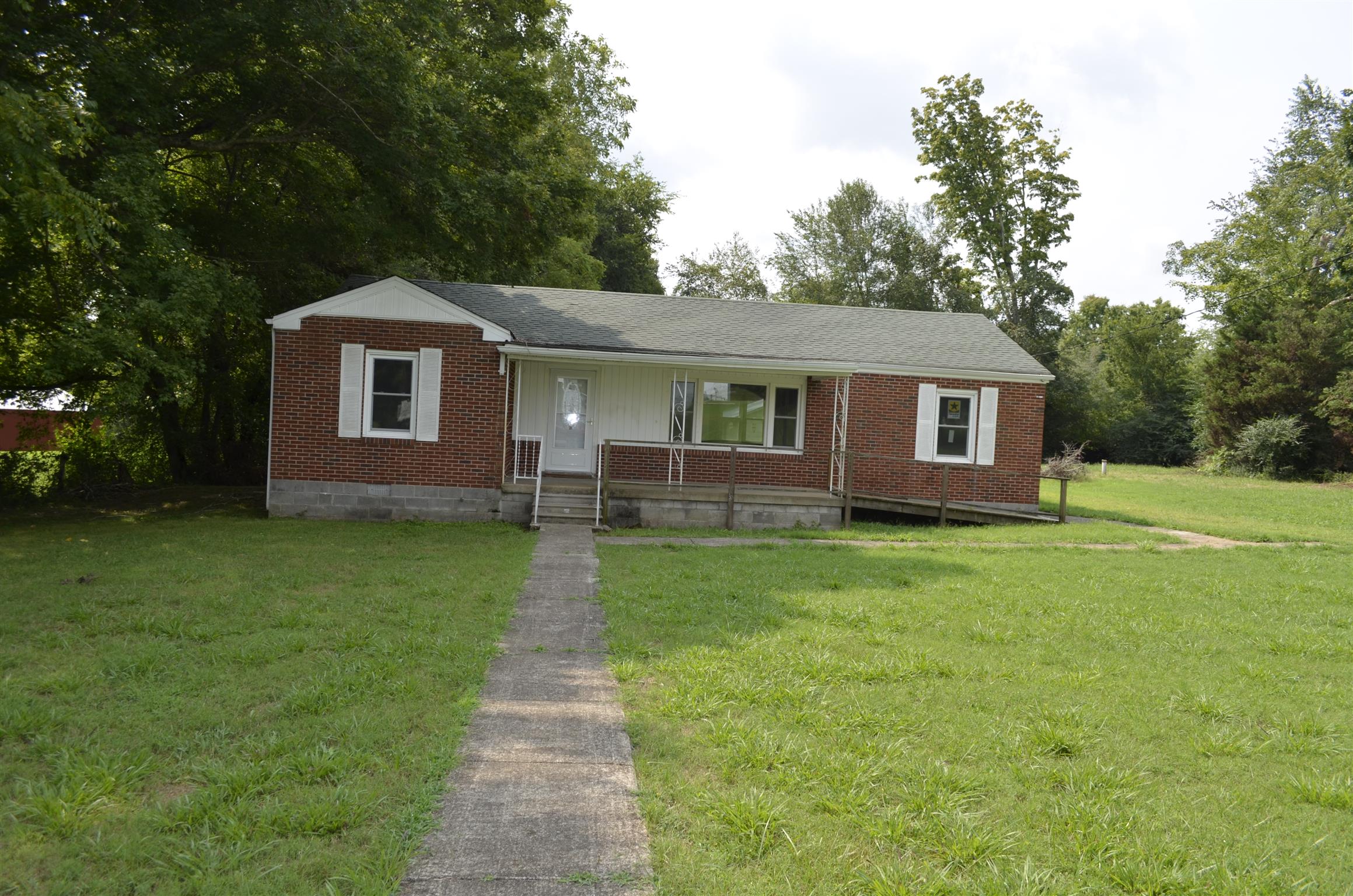 2109 Edgewood Road Dickson, TN 37055 - Photo 1 of 18 Gallery Image 1