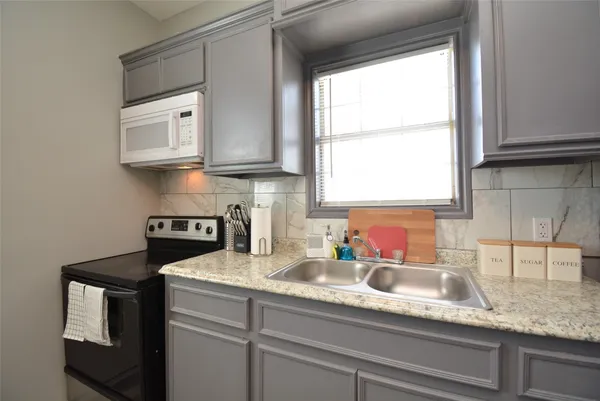 $1,550 | 7124 Avenue F, Unit 9, Houston, TX 77011