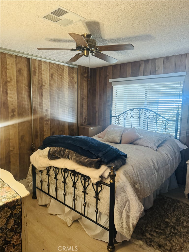 4133 West Wilson Street, Unit 169 Banning, CA 92220 - Photo 21 of 37 a bedroom with a bed and a table