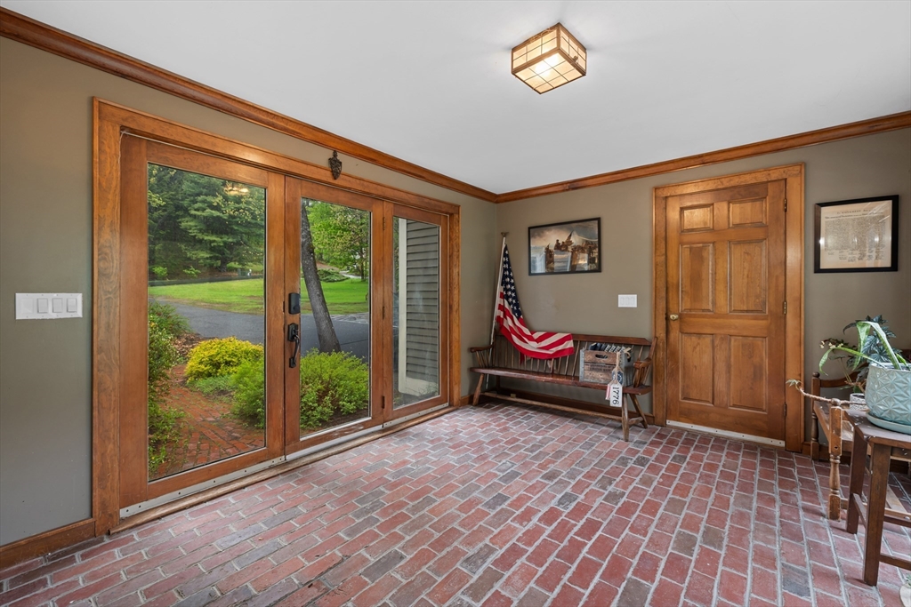 16 Elliott Road Sterling, MA 01564 - Photo 4 of 38