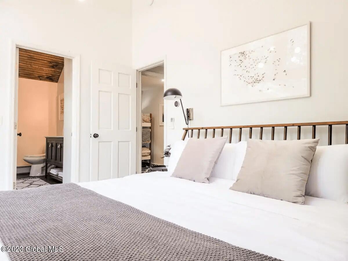 724 Green Lake Road Catskill, NY 12414 - Photo 20 of 34 a83ef889-f193-4a89-a11c-ee84cfb950eb.jpe