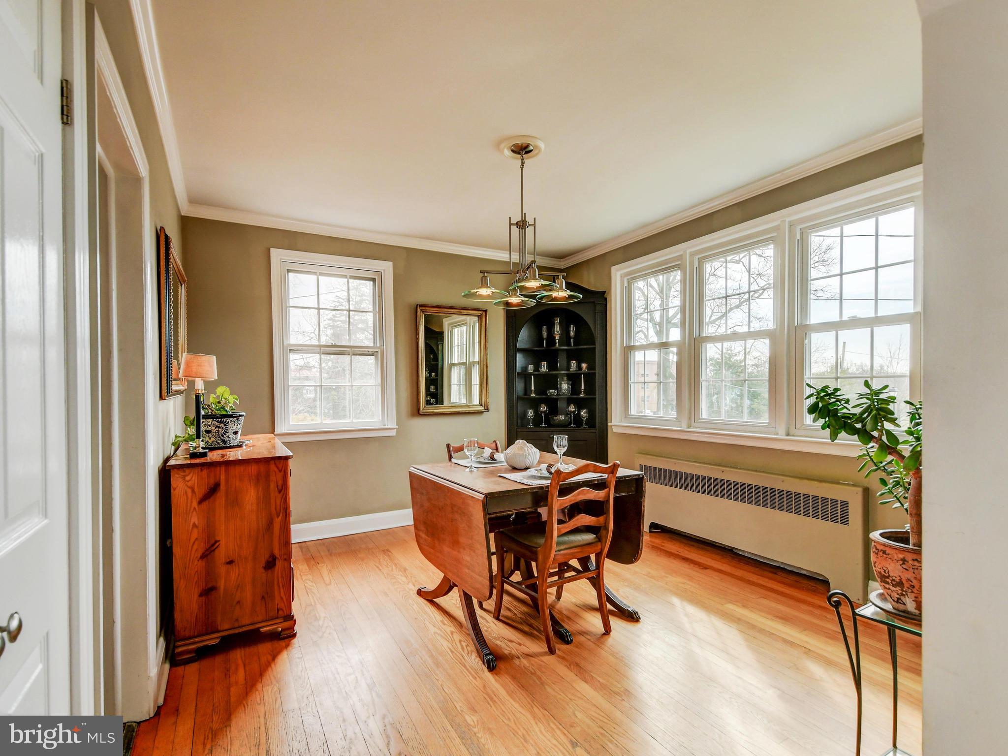 207 Aigburth Road Towson, MD 21286 - Photo 9 of 36