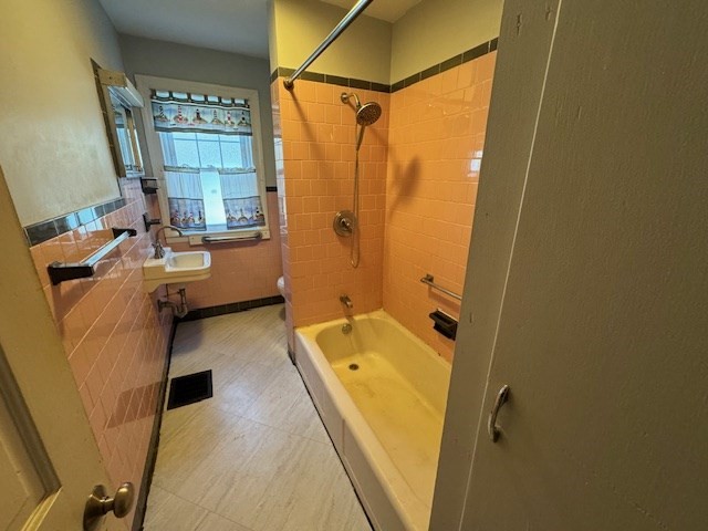 3 Highland Park Road Rutland, MA 01543 - Photo 14 of 25 a bathroom with a tub sink and mirror