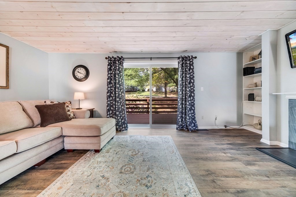 55 Stone Ridge Road, Unit 55 Franklin, MA 02038 - Photo 11 of 27 a living room with furniture and a window