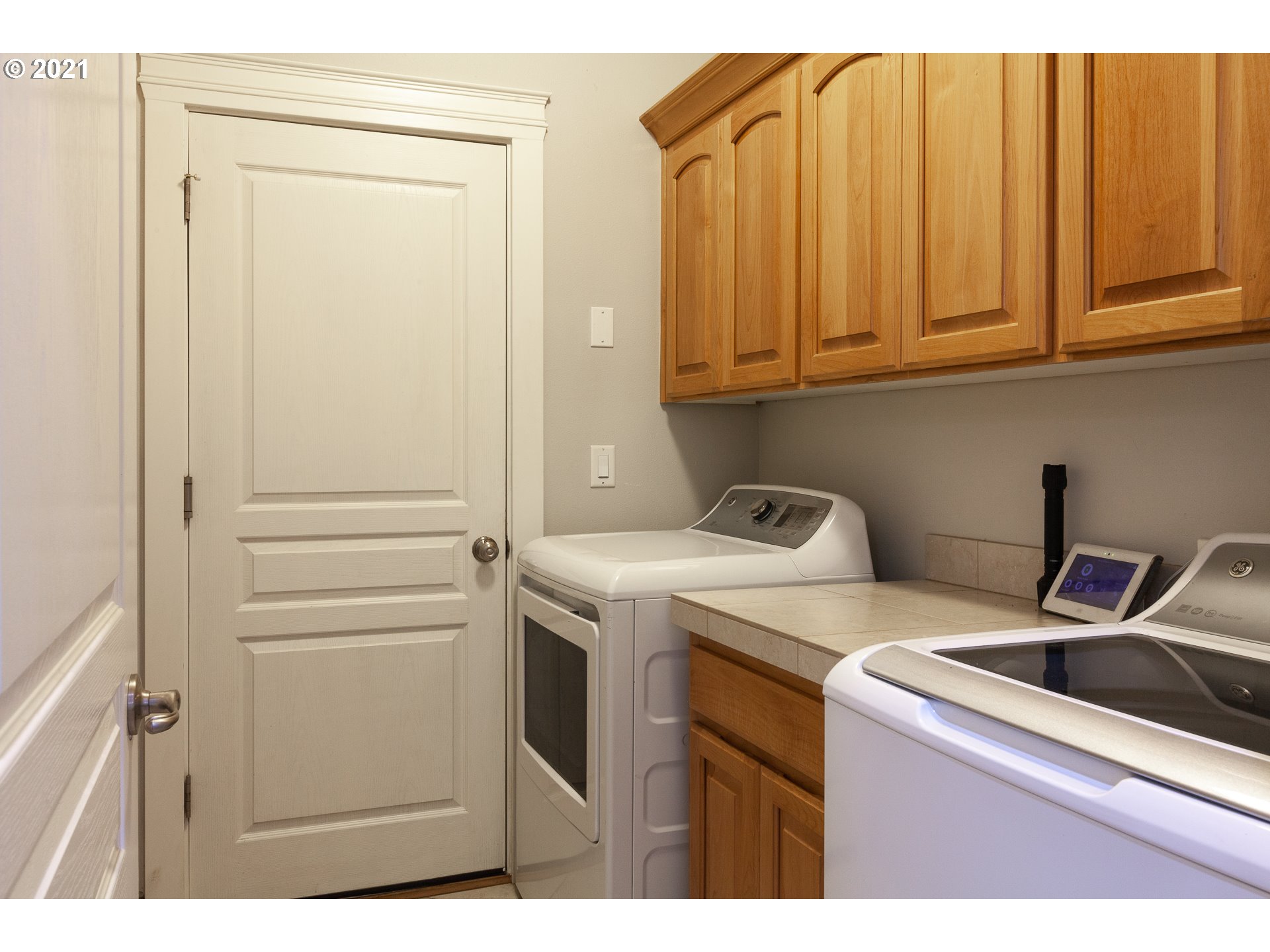 875 Northwest Angel Heights Road Stevenson, WA 98648 - Photo 17 of 32 a utility room with dryer and washer