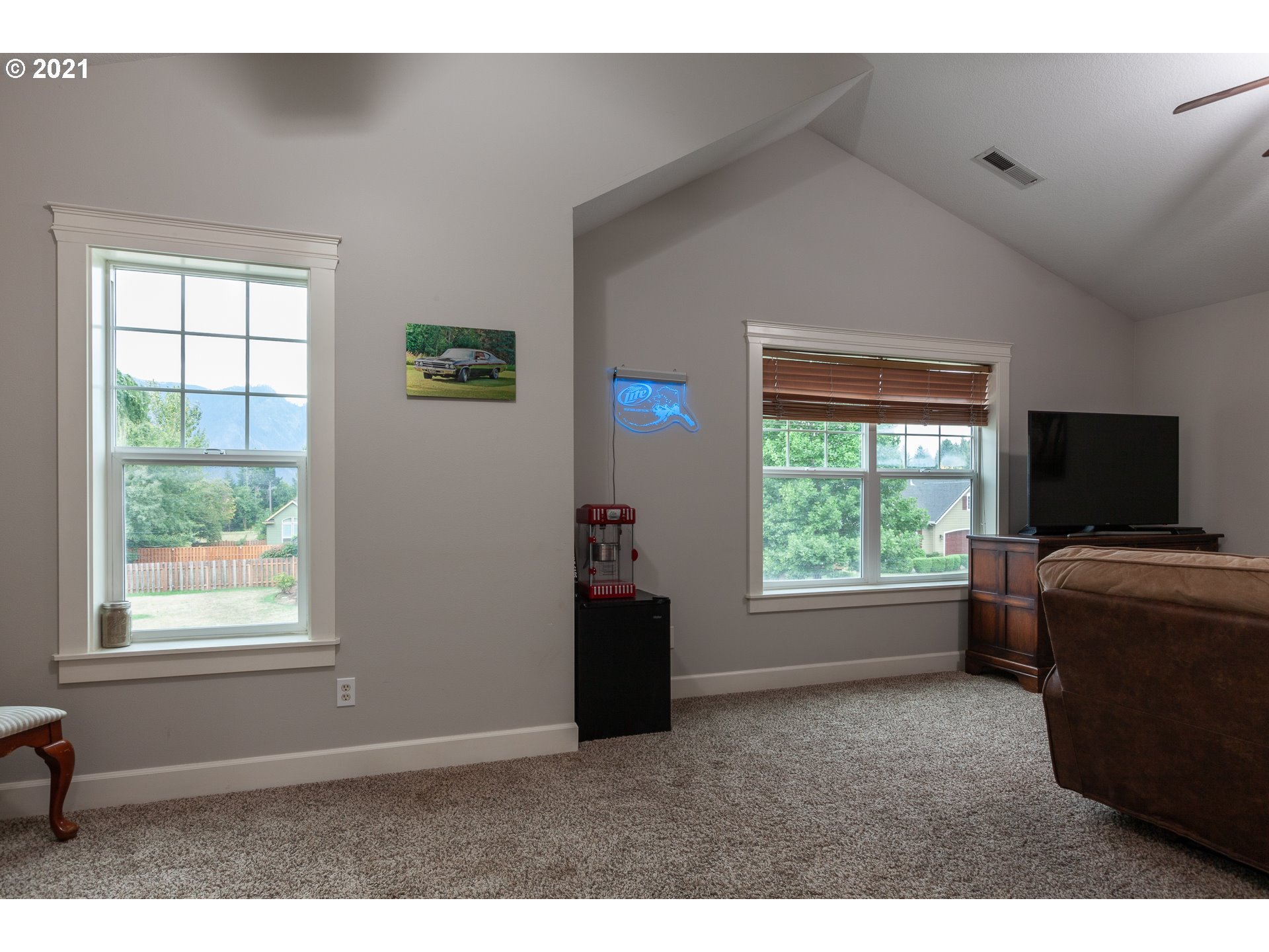 875 Northwest Angel Heights Road Stevenson, WA 98648 - Photo 25 of 32 a living room with furniture and a window