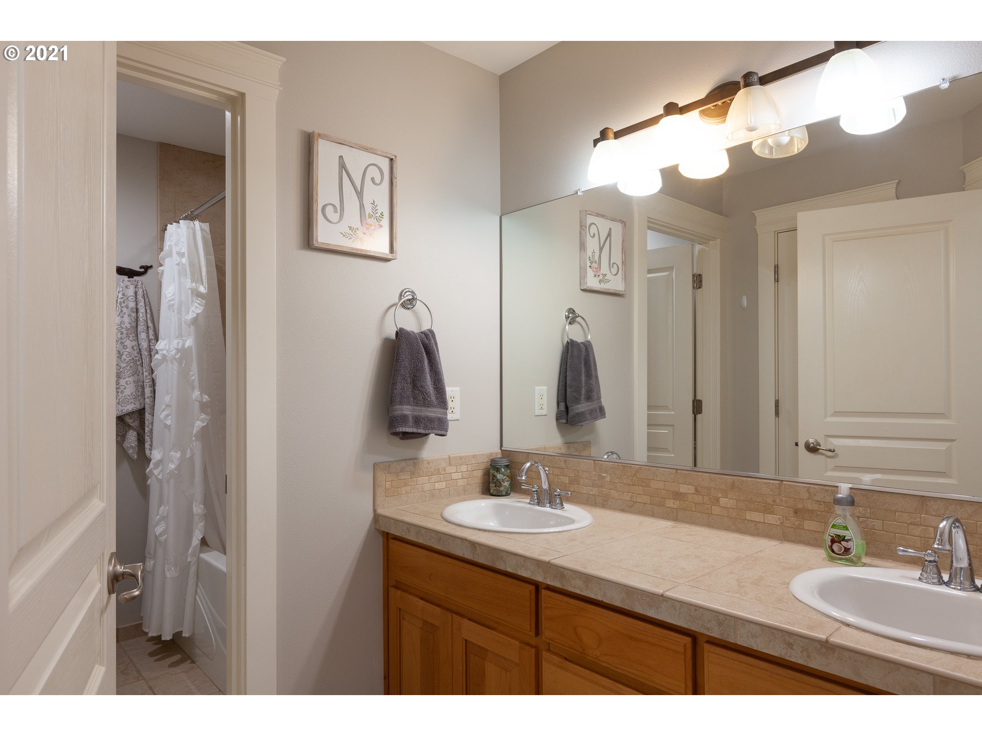 875 Northwest Angel Heights Road Stevenson, WA 98648 - Photo 29 of 32 a bathroom with a sink vanity and a mirror