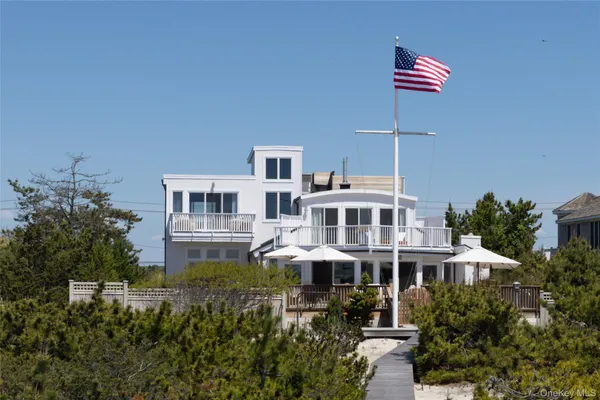 $7,299,999 | 291 Dune Road, Westhampton Beach, NY 11978