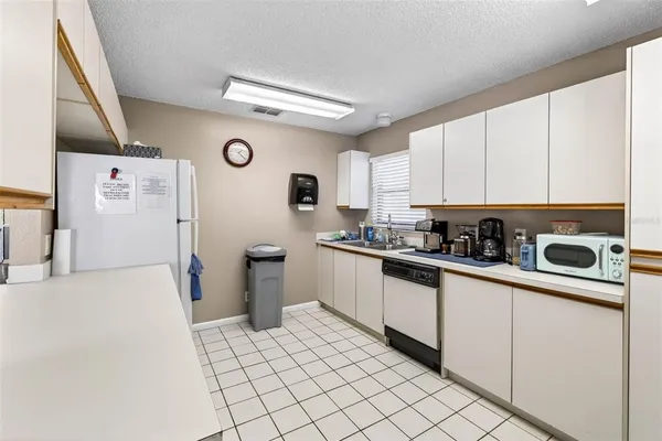 $269,000 | 800 Cove Cay Drive, Unit 7D, Clearwater, FL 33760
