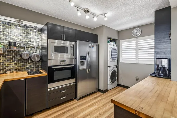 a close up view of a washer and dryer