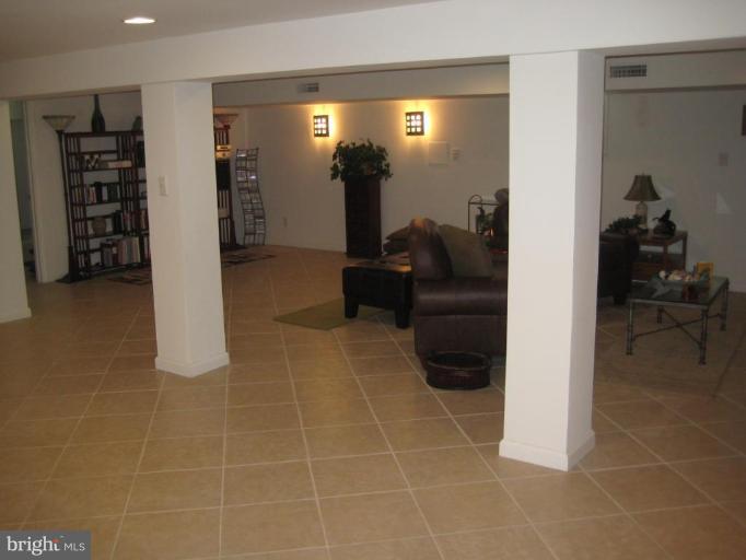 9607 Flower Avenue Silver Spring, MD 20901 - Photo 17 of 24 Family Room