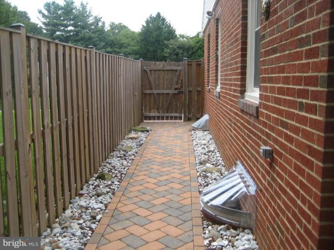 9607 Flower Avenue Silver Spring, MD 20901 - Photo 21 of 24 Side yard