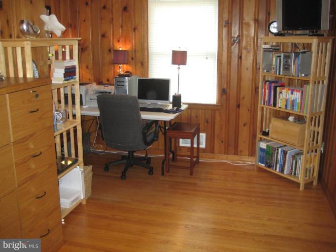 9607 Flower Avenue Silver Spring, MD 20901 - Photo 6 of 24 Den/office