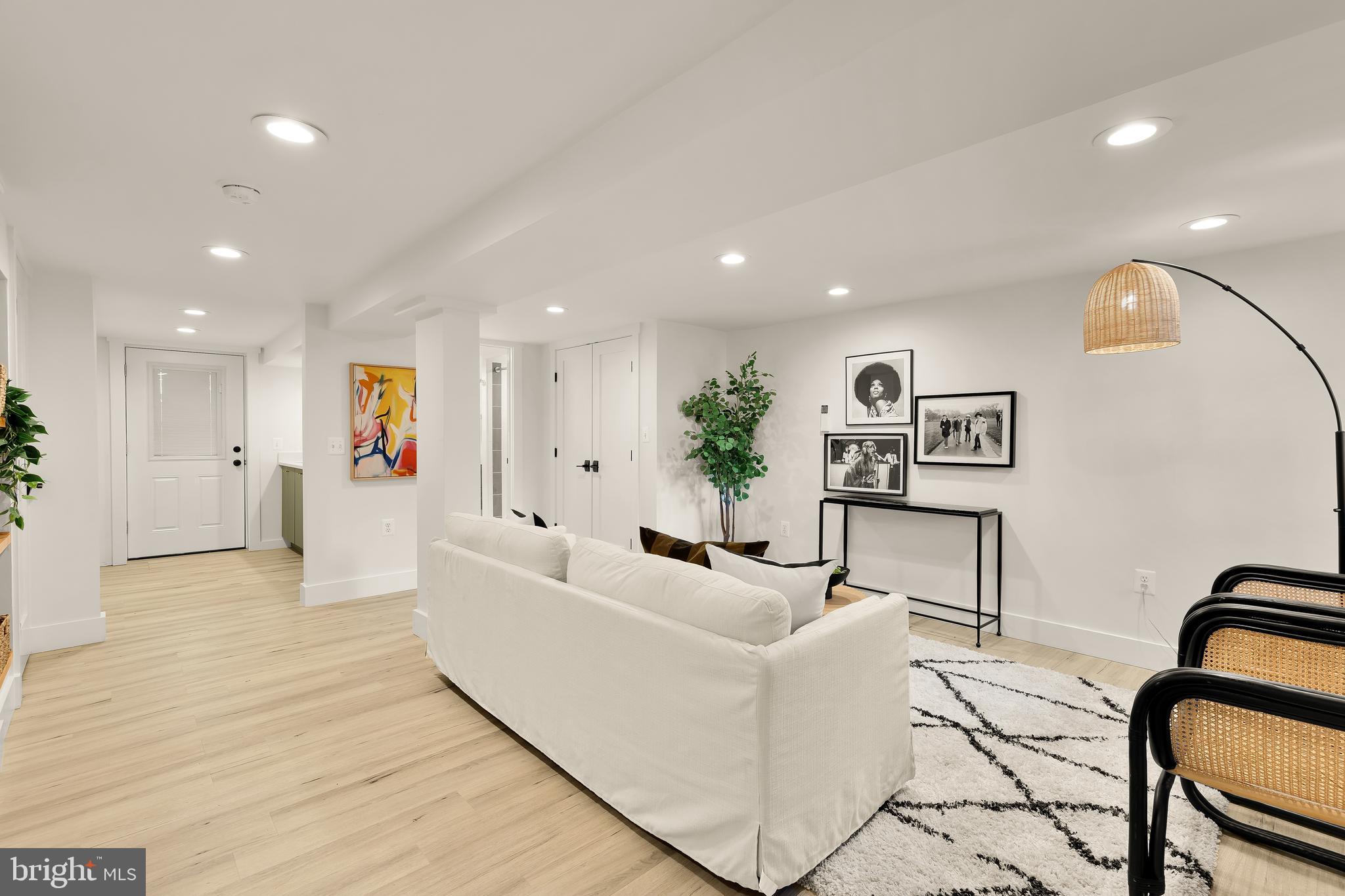 409 Columbia Road Northwest Washington, DC 20001 - Photo 39 of 41 a living room with furniture