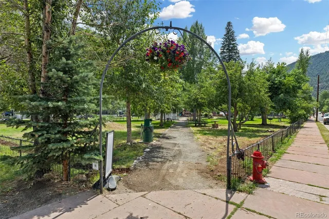 a view of a pathway with a yard