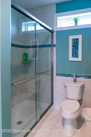 a bathroom with a toilet and a shower
