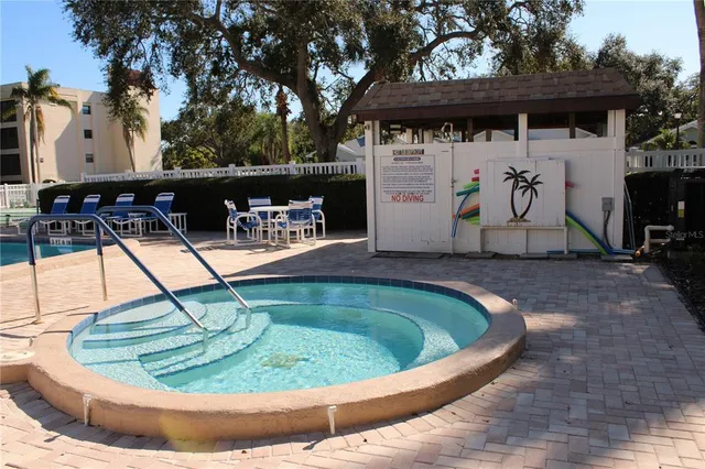 $128,000 | 11485 Oakhurst Road, Unit 1200215, Largo, FL 33774